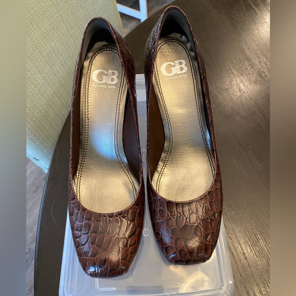 Gianni Bini -Alligator print size 9 heels